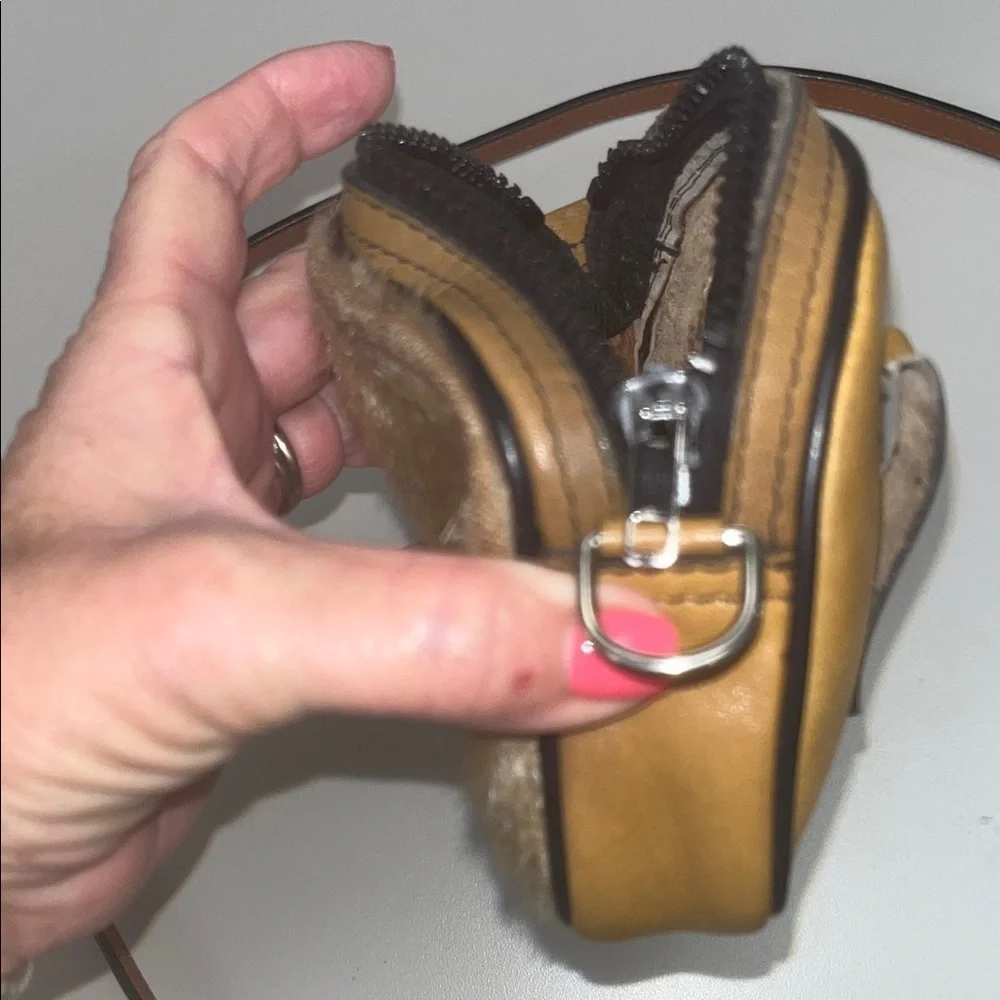 Source Unknown chic belt